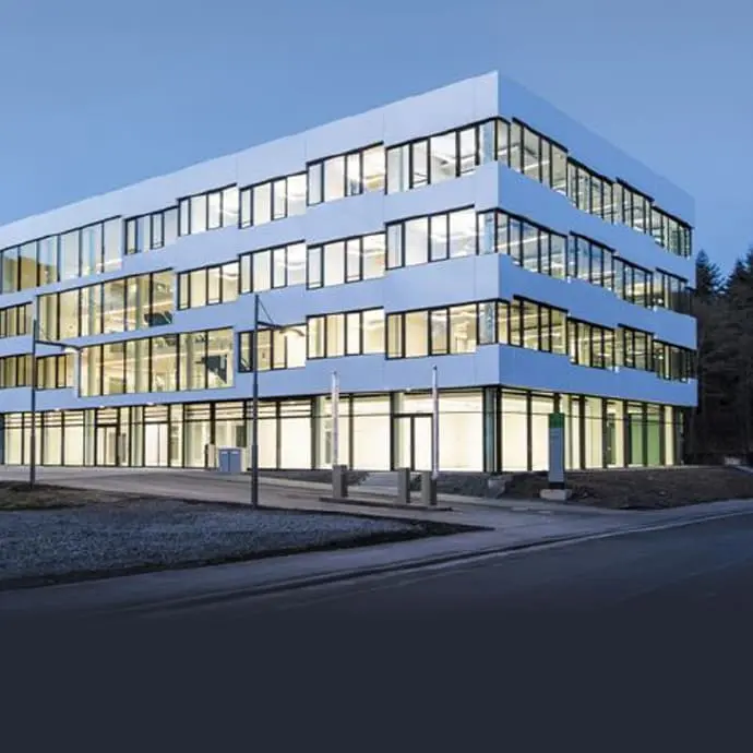 fassadensysteme-augsburg-hausfassade-aussenansicht Moderne Fassadensysteme an einer Hausfassade in Augsburg