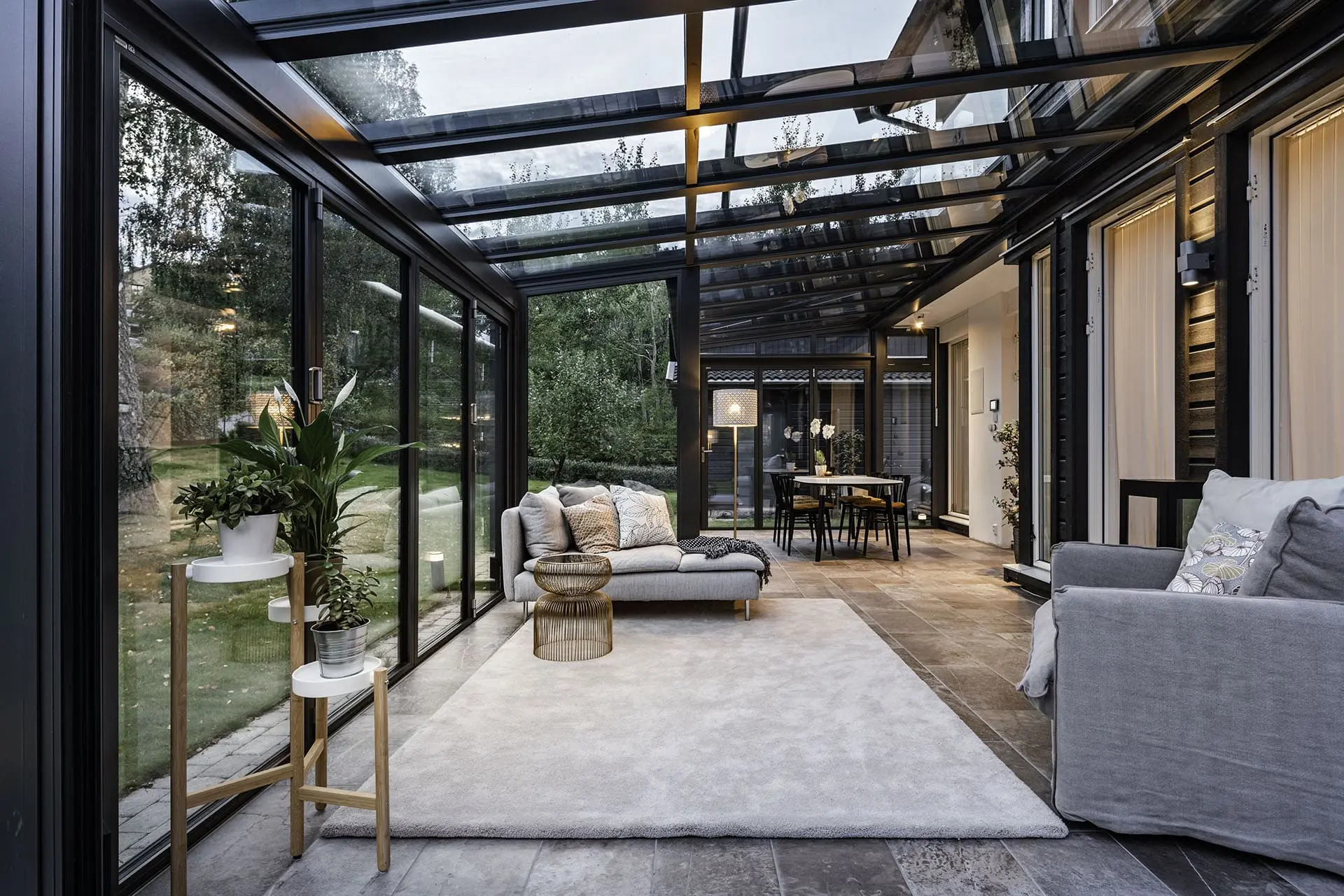 Fenster in Augsburg – moderner Wintergarten Innenbereich