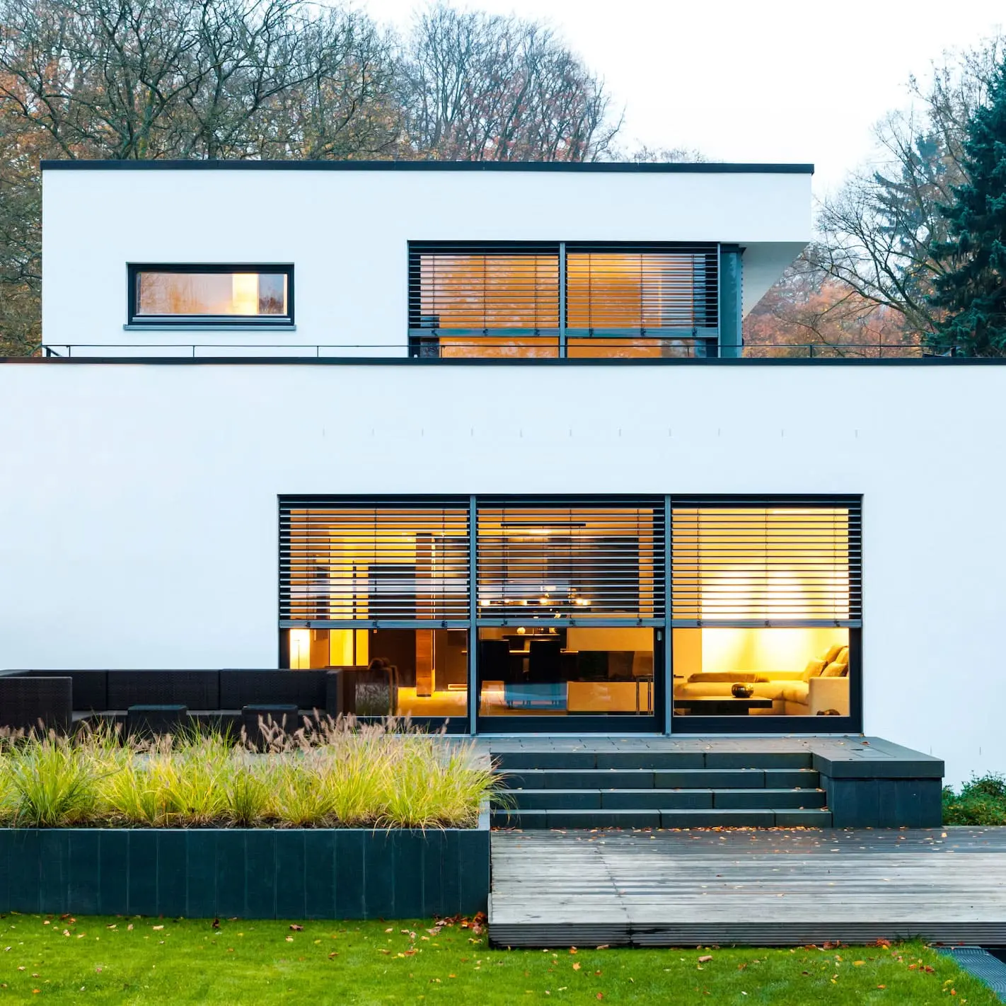 sonnenschutz-augsburg-haus-mit-rolllaeden