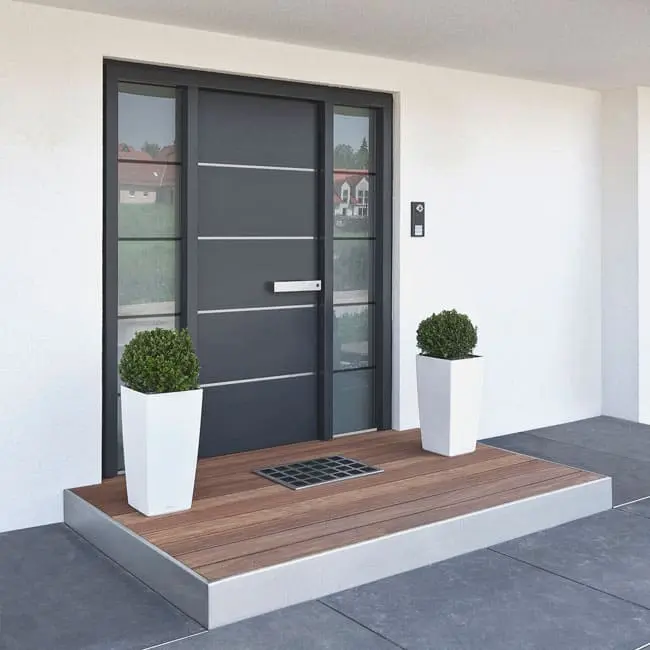 haustuer-mit-seitenteilen-augsburg Haustür mit zwei Seitenteilen an einem Wohnhaus in Augsburg<br />