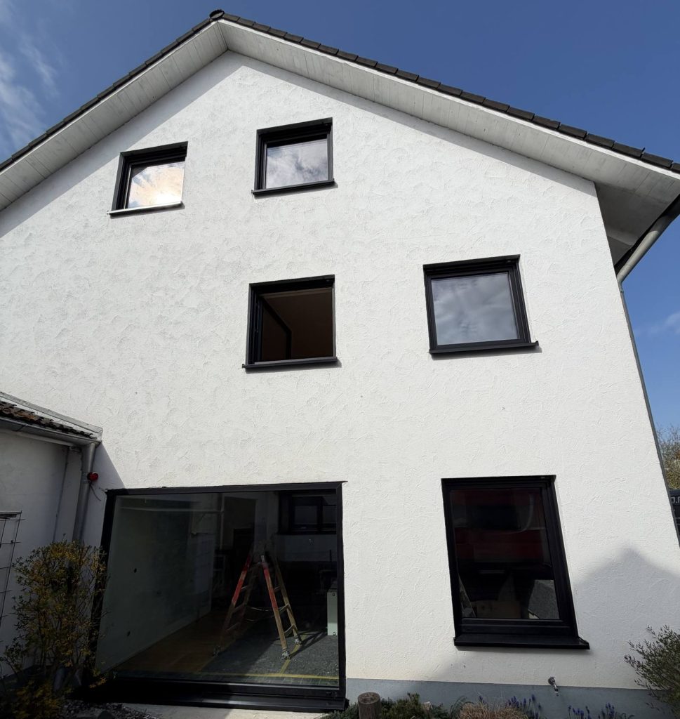 Fensteraustausch Augsburg – Ausbau alter Fenster und Einbau neuer Fenster mit sauberer Montage