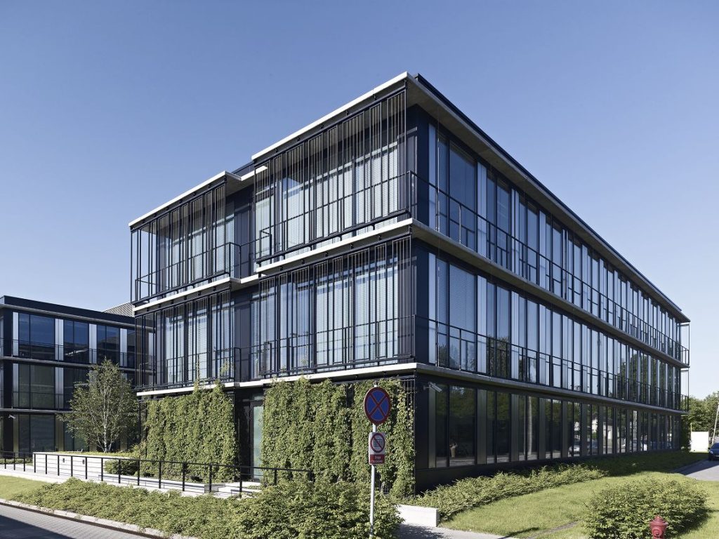 Fenstermontage Augsburg Neubau – Einbau neuer Fenster durch eigene Monteure nach RAL-Standard